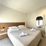 Sandi Hvar