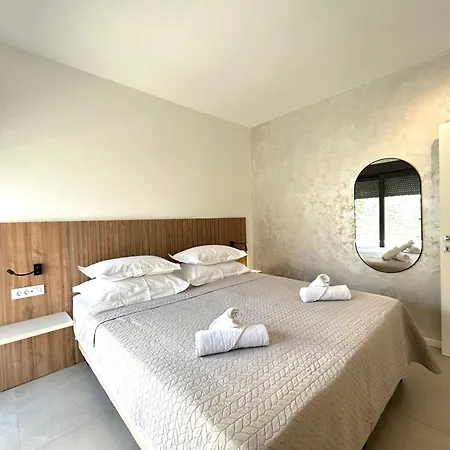 Sandi Hvar