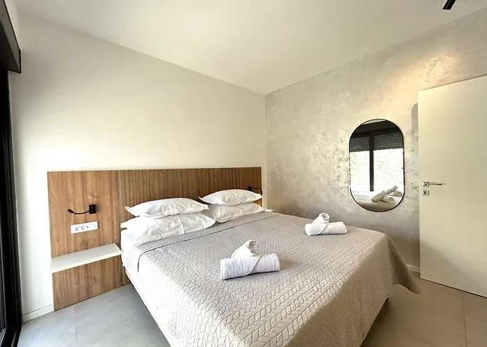Sandi Hvar